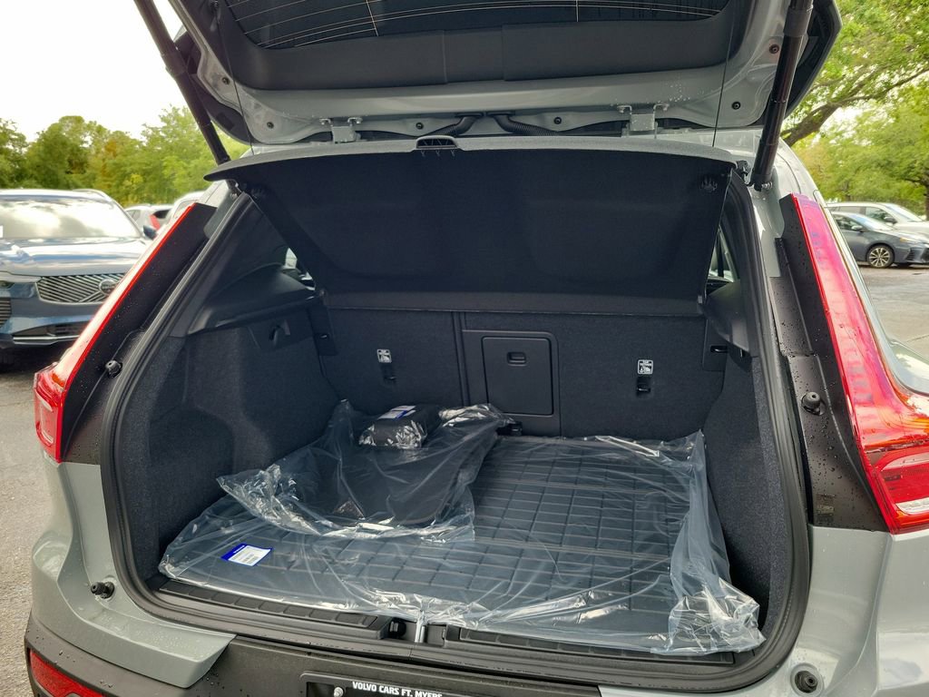 New 2026 Volvo XC40 B5 Ultra w/ Protection Package Premier AWD/4WD image 4