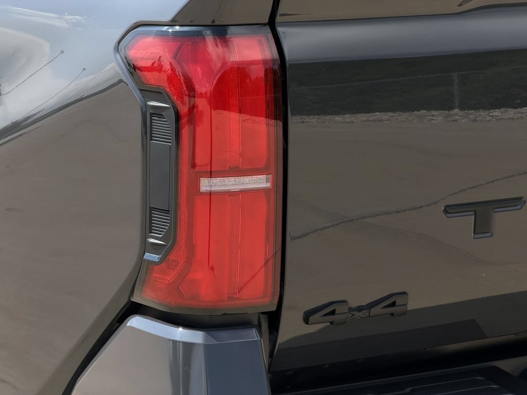 Used 2025 Toyota Tacoma SR5 AWD/4WD image 11