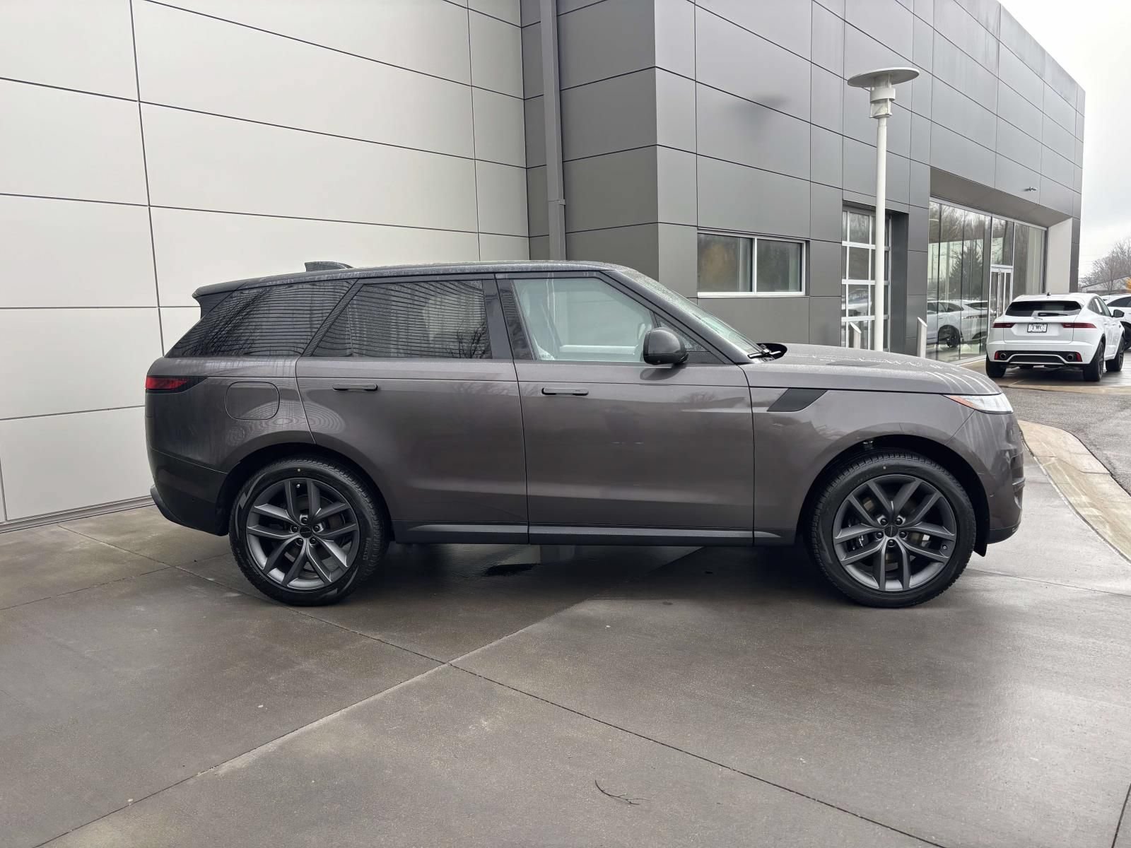 New 2026 Land Rover Range Rover Sport SE AWD/4WD image 4
