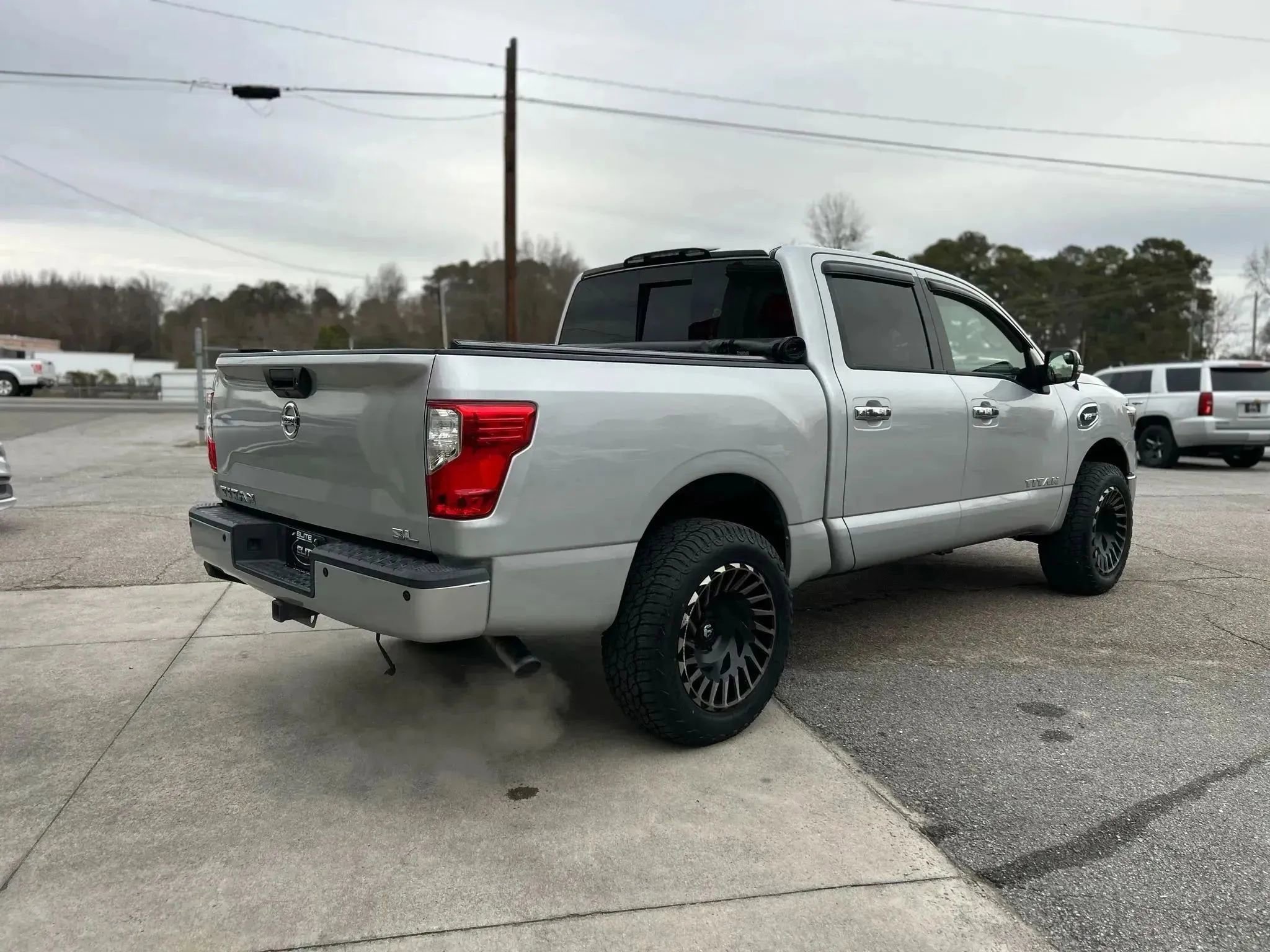Used 2017 Nissan Titan SL image 11