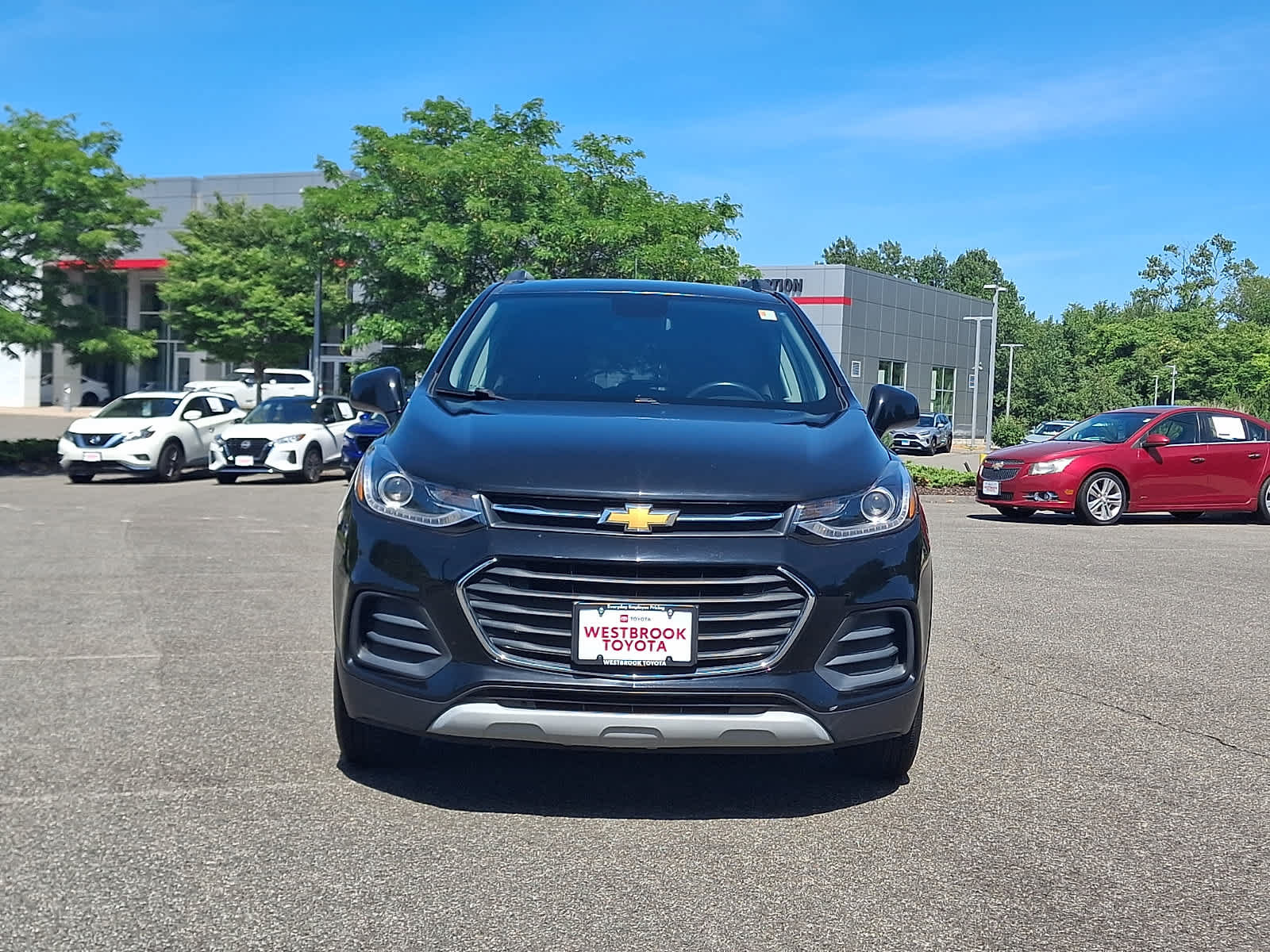 Used 2020 Chevrolet Trax LT w/ LT Convenience Package AWD/4WD image 2