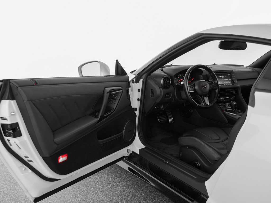 Used 2024 Nissan GT-R Premium w/ Premium Interior Package AWD/4WD image 12