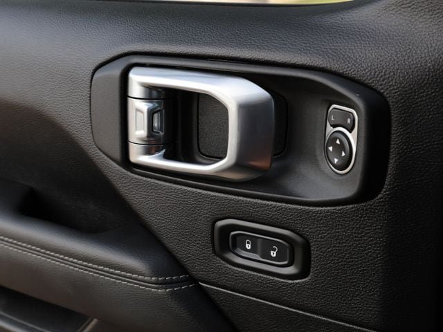 Used 2023 Jeep Wrangler Unlimited Sahara AWD/4WD image 25