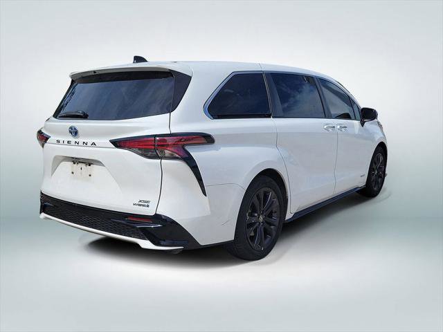 Used 2021 Toyota Sienna XSE FWD image 3
