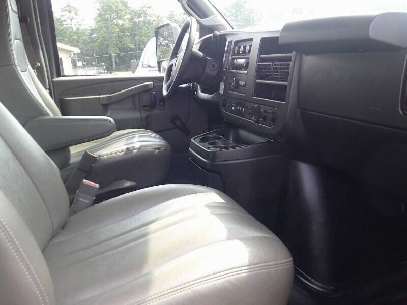 Used 2021 GMC Savana 3500 Extended w/ Power Convenience Package RWD image 15