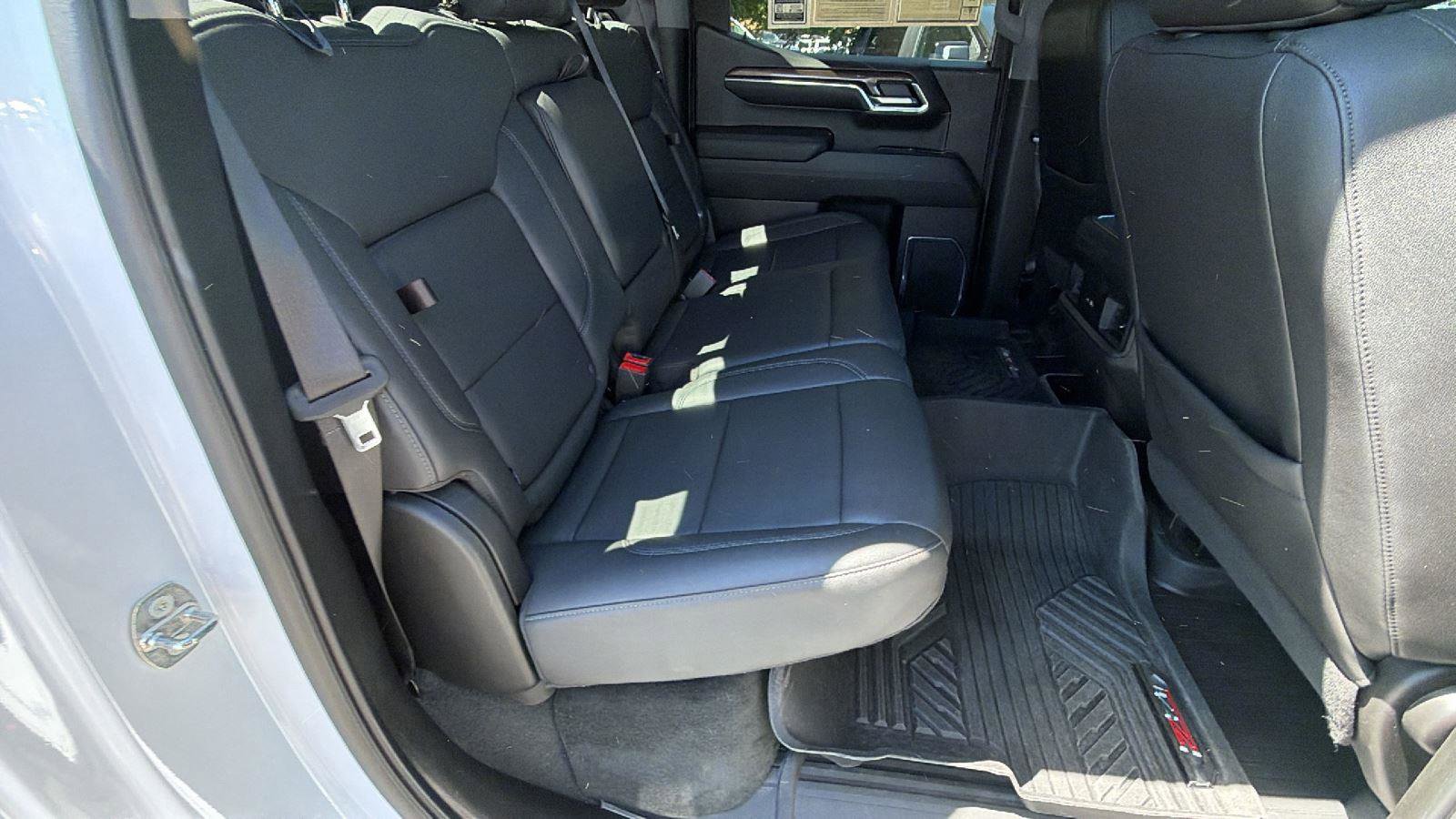 Used 2024 Chevrolet Silverado 1500 LT Trail Boss w/ LT Trail Boss Premium Package AWD/4WD image 18