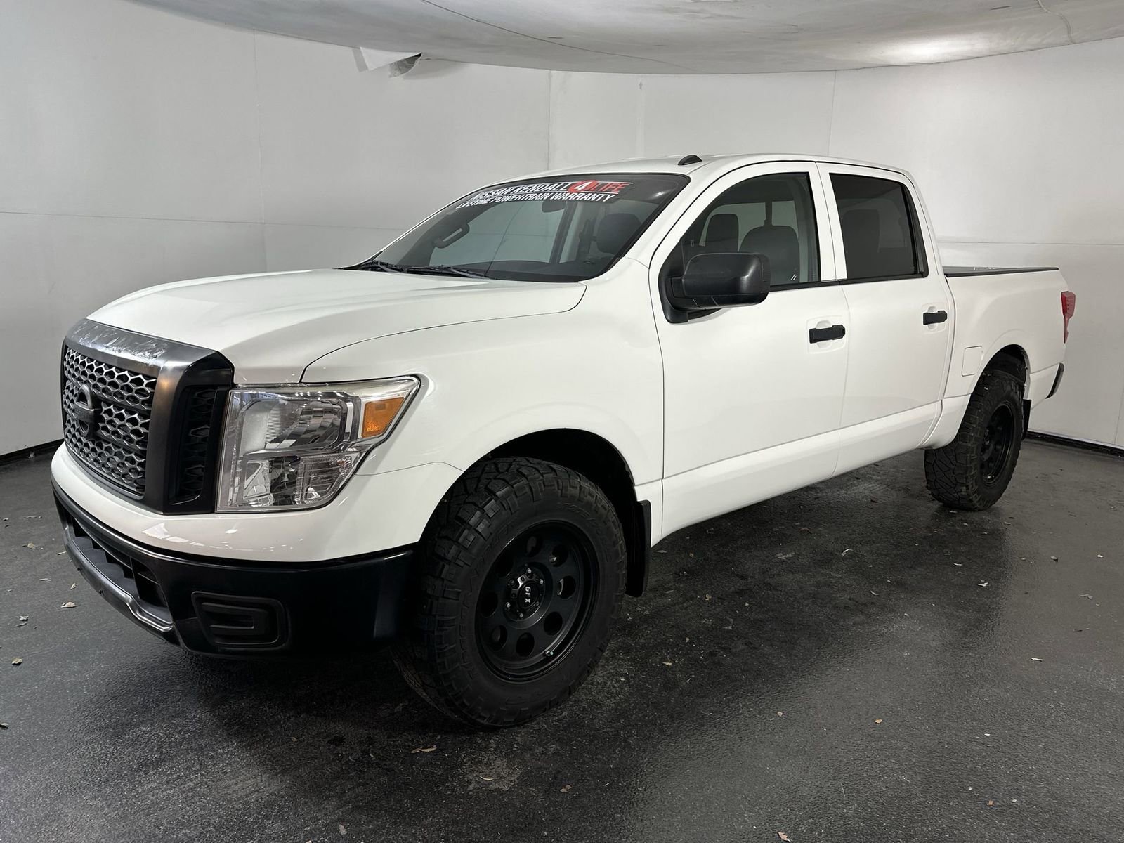 Used 2019 Nissan Titan S AWD/4WD image 4