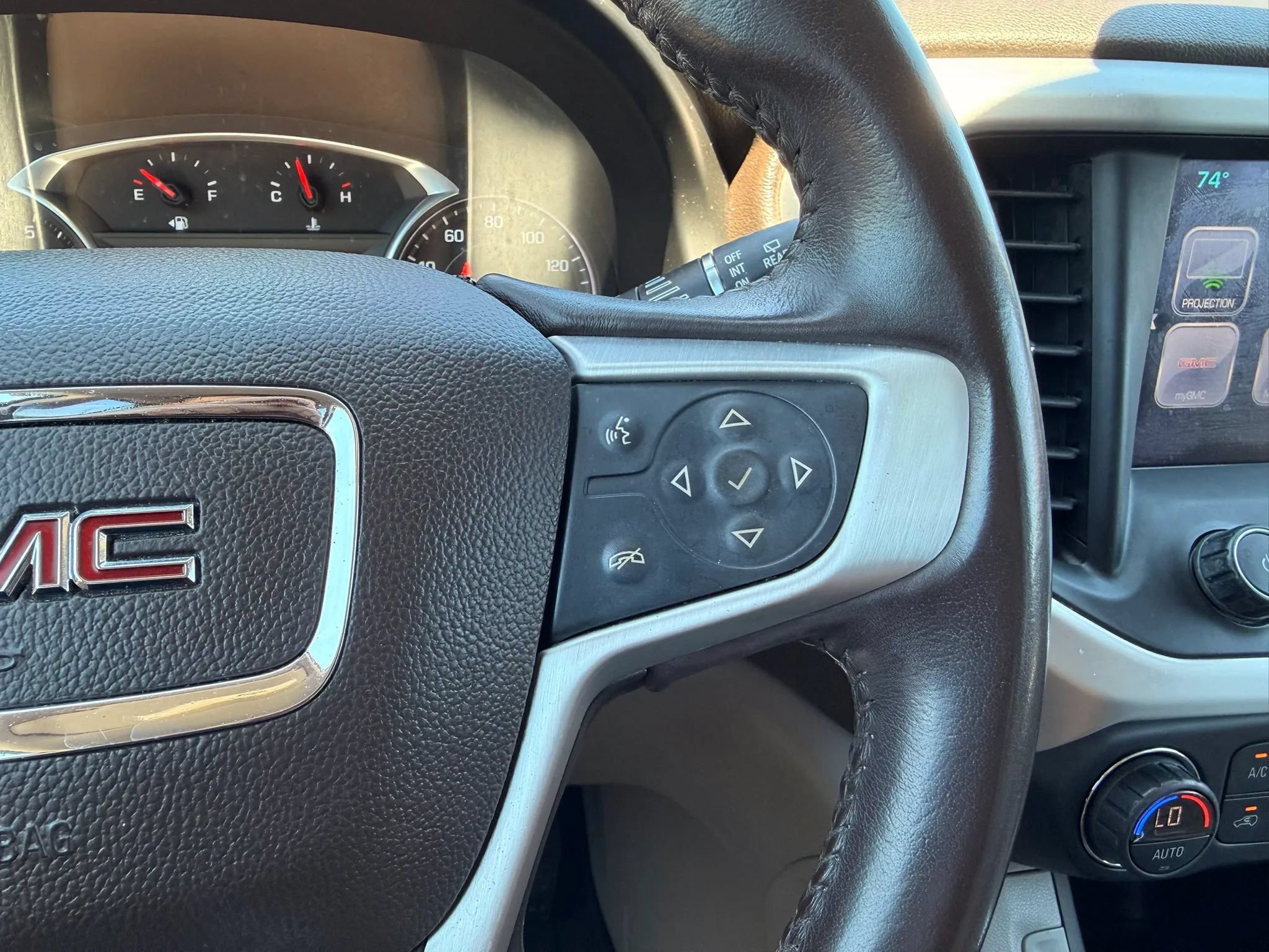 Used 2019 GMC Acadia SLT FWD image 17