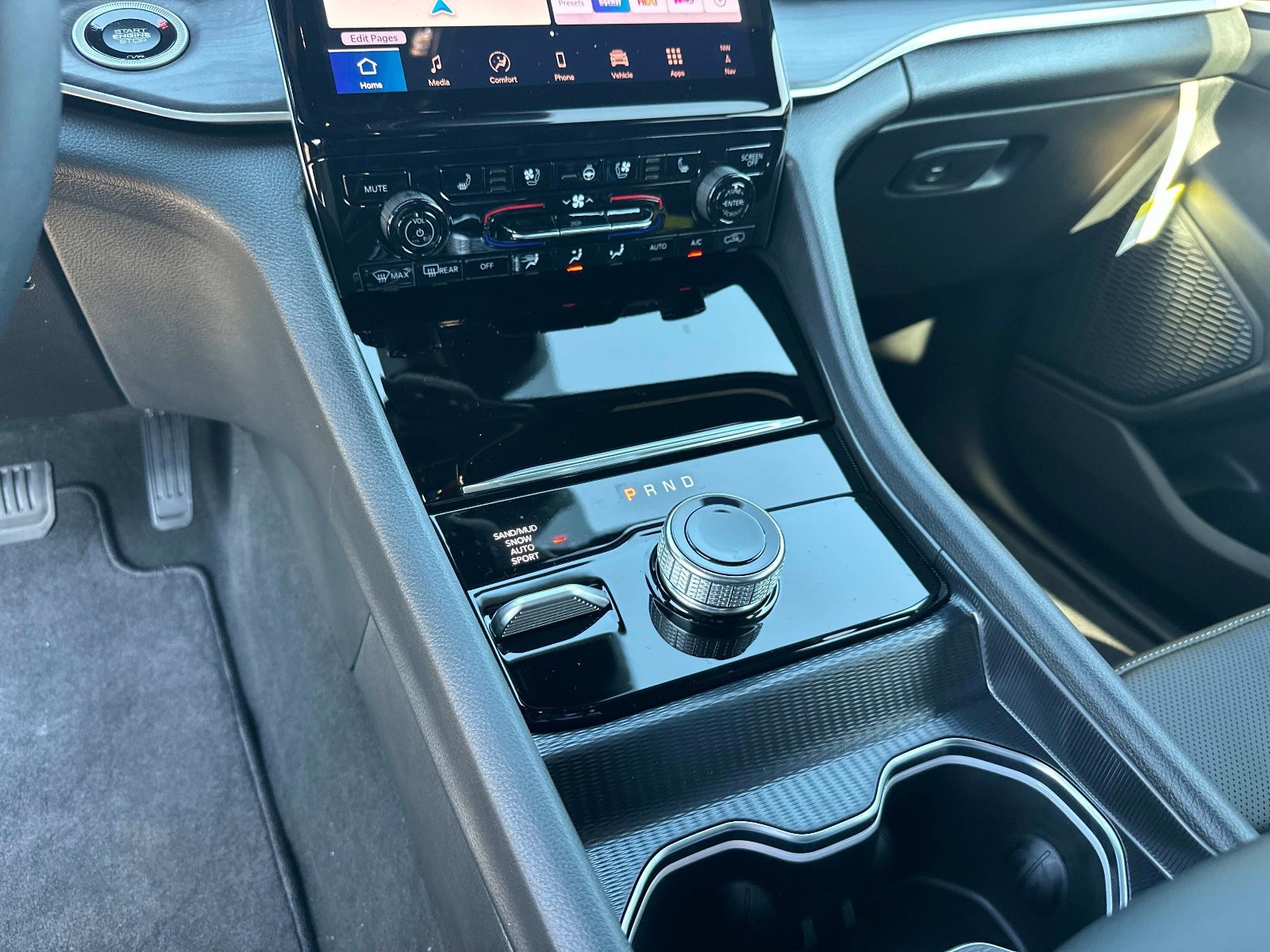 New 2025 Jeep Grand Cherokee Limited w/ Luxury Tech Group II AWD/4WD image 26