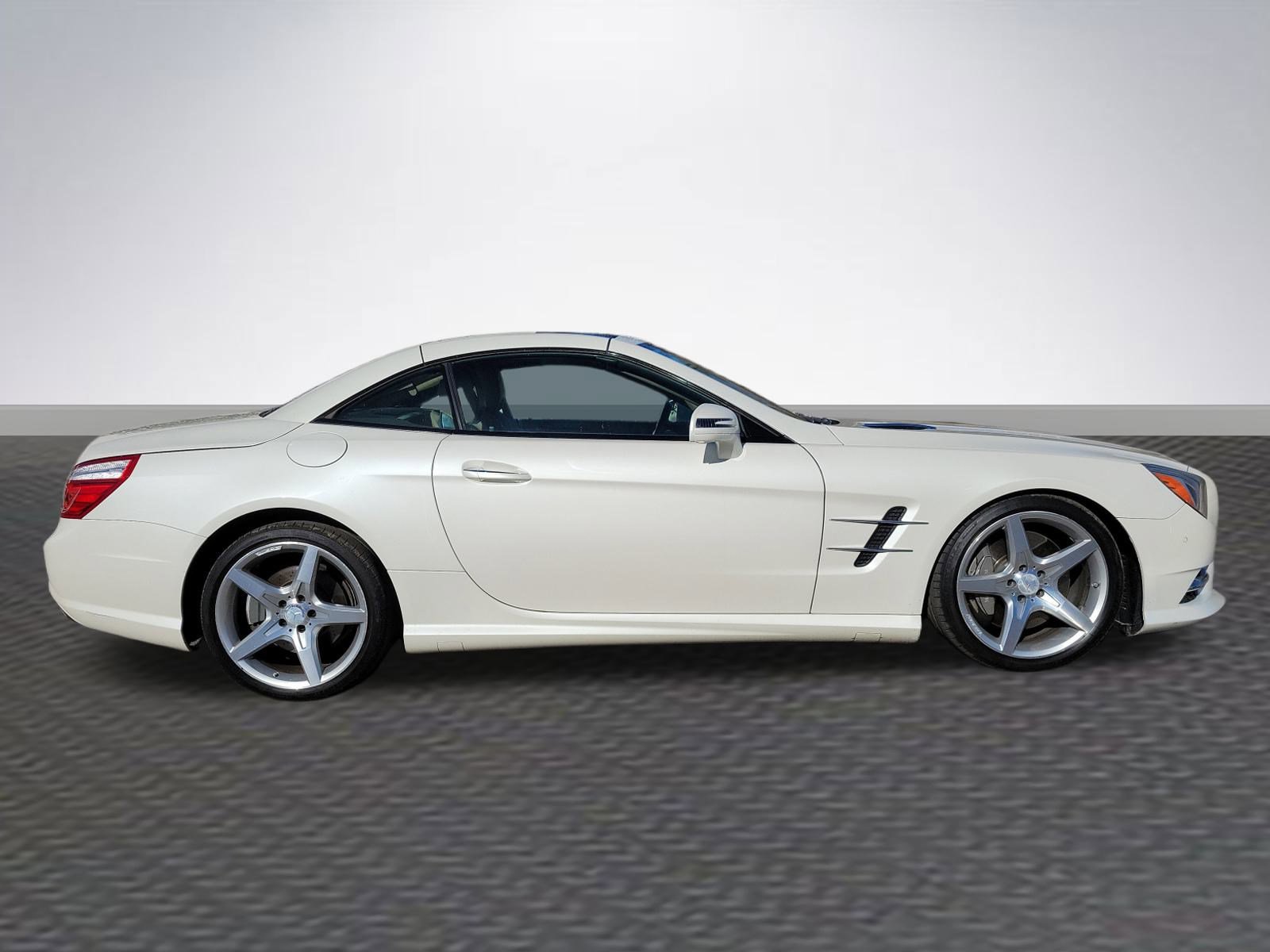 Used 2014 Mercedes-Benz SL 550 image 4