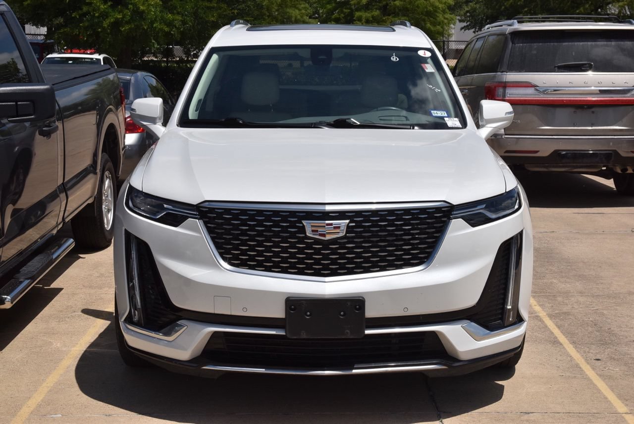 Used 2022 Cadillac XT6 Premium Luxury w/ Technology Package FWD image 3