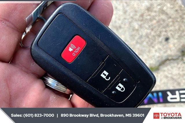 Used 2024 Toyota Camry SE image 9