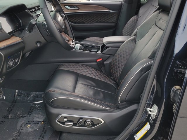 Used 2024 Jeep Grand Cherokee Summit w/ High Altitude Package image 6