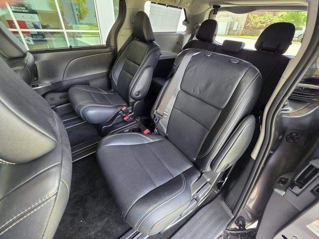 Used 2018 Toyota Sienna SE w/ SE Preferred Package FWD image 10