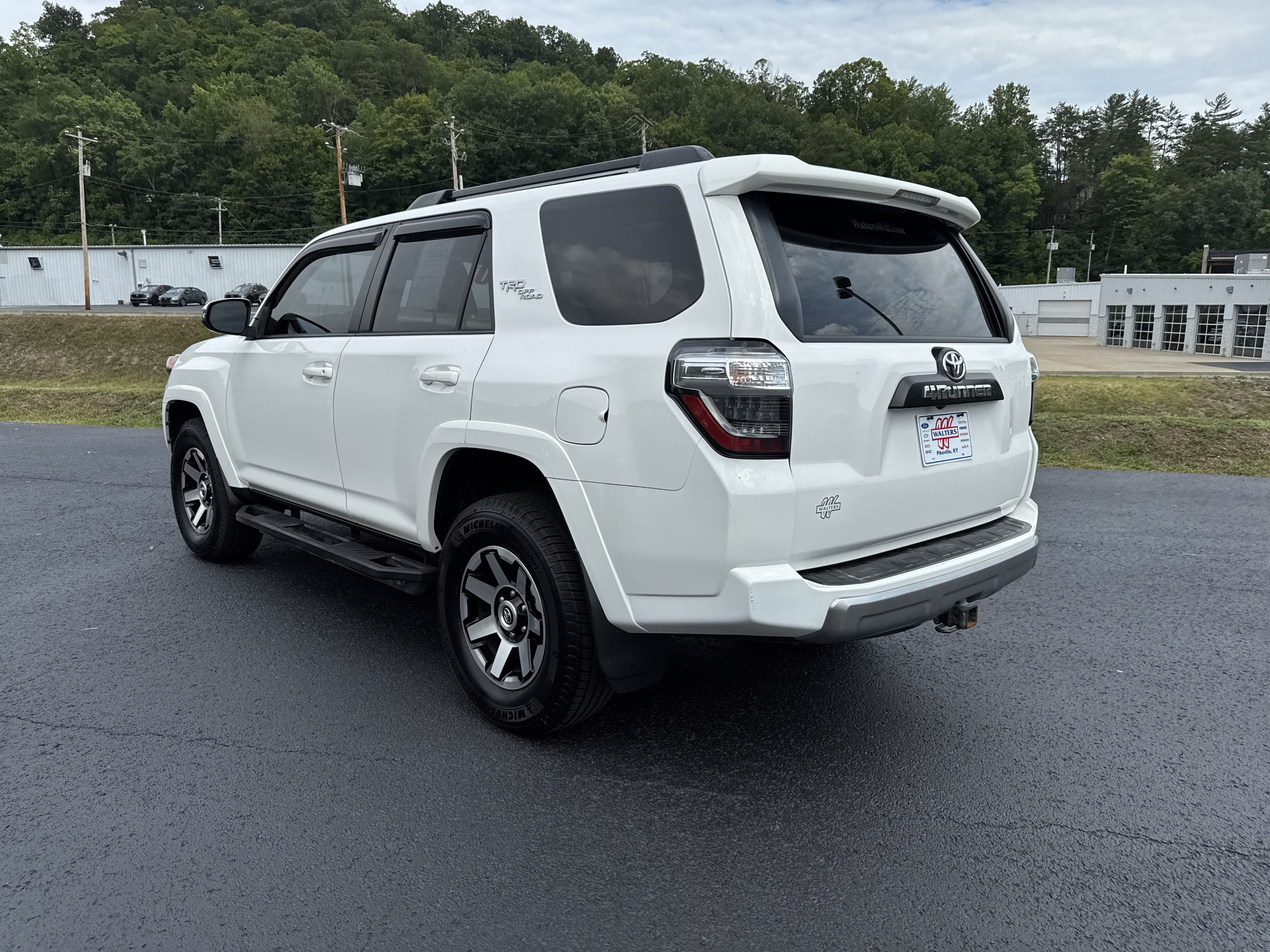 Used 2020 Toyota 4Runner TRD Off-Road Premium w/ Moonroof Package AWD/4WD image 5