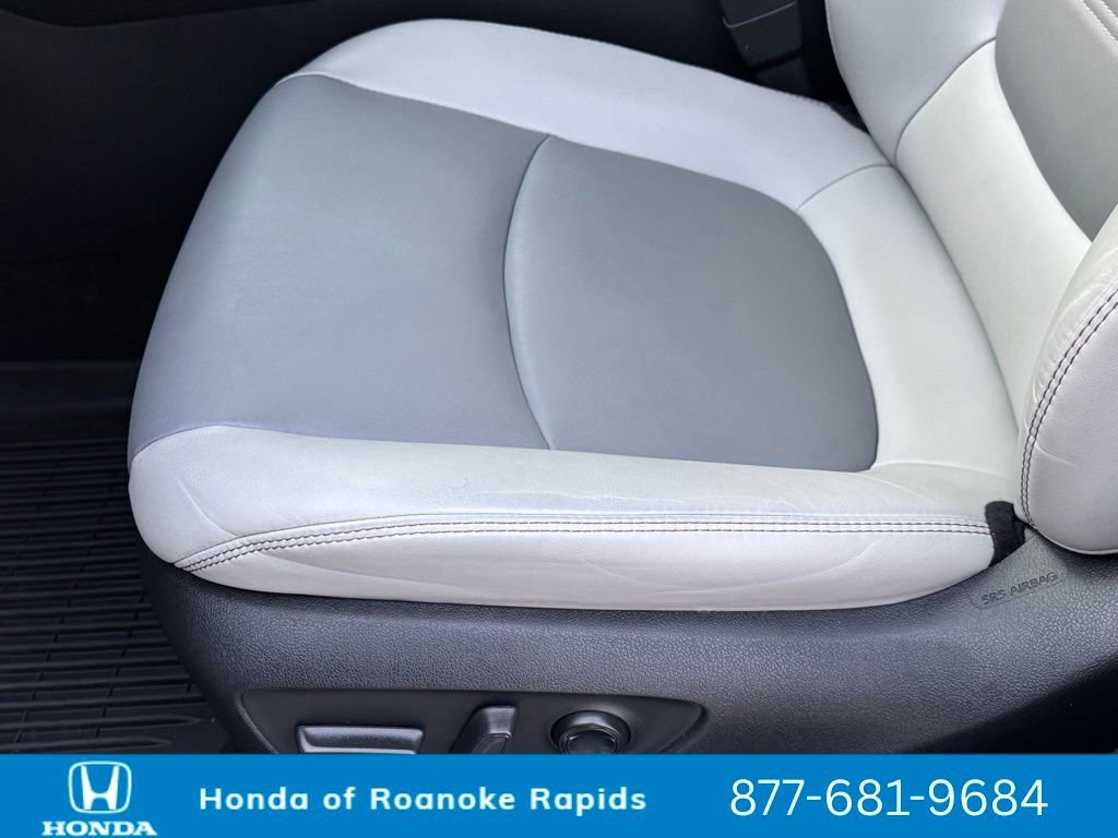 Used 2023 Toyota RAV4 XLE Premium image 12