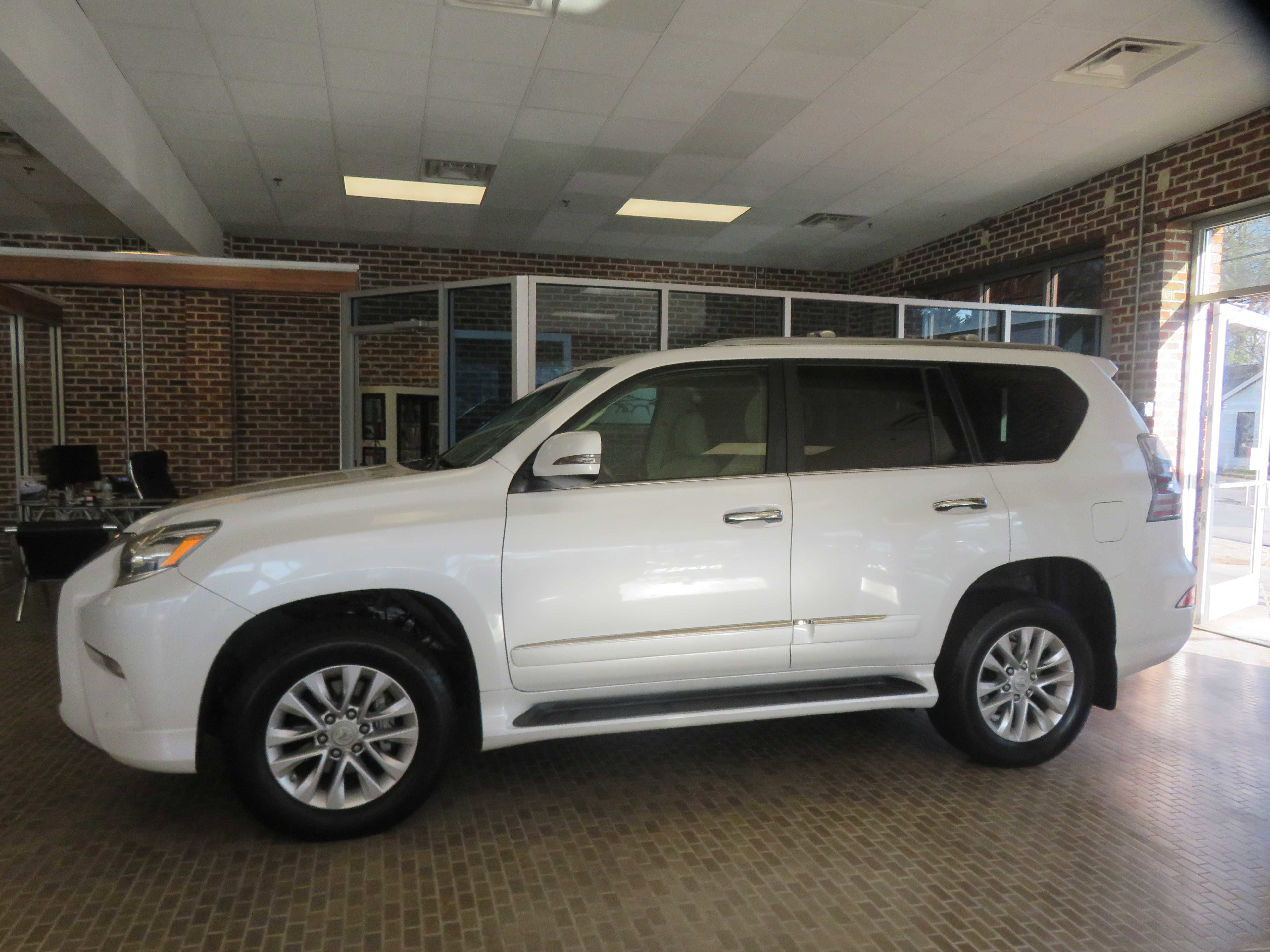 Used 2014 Lexus GX 460 w/ Premium Package image 76