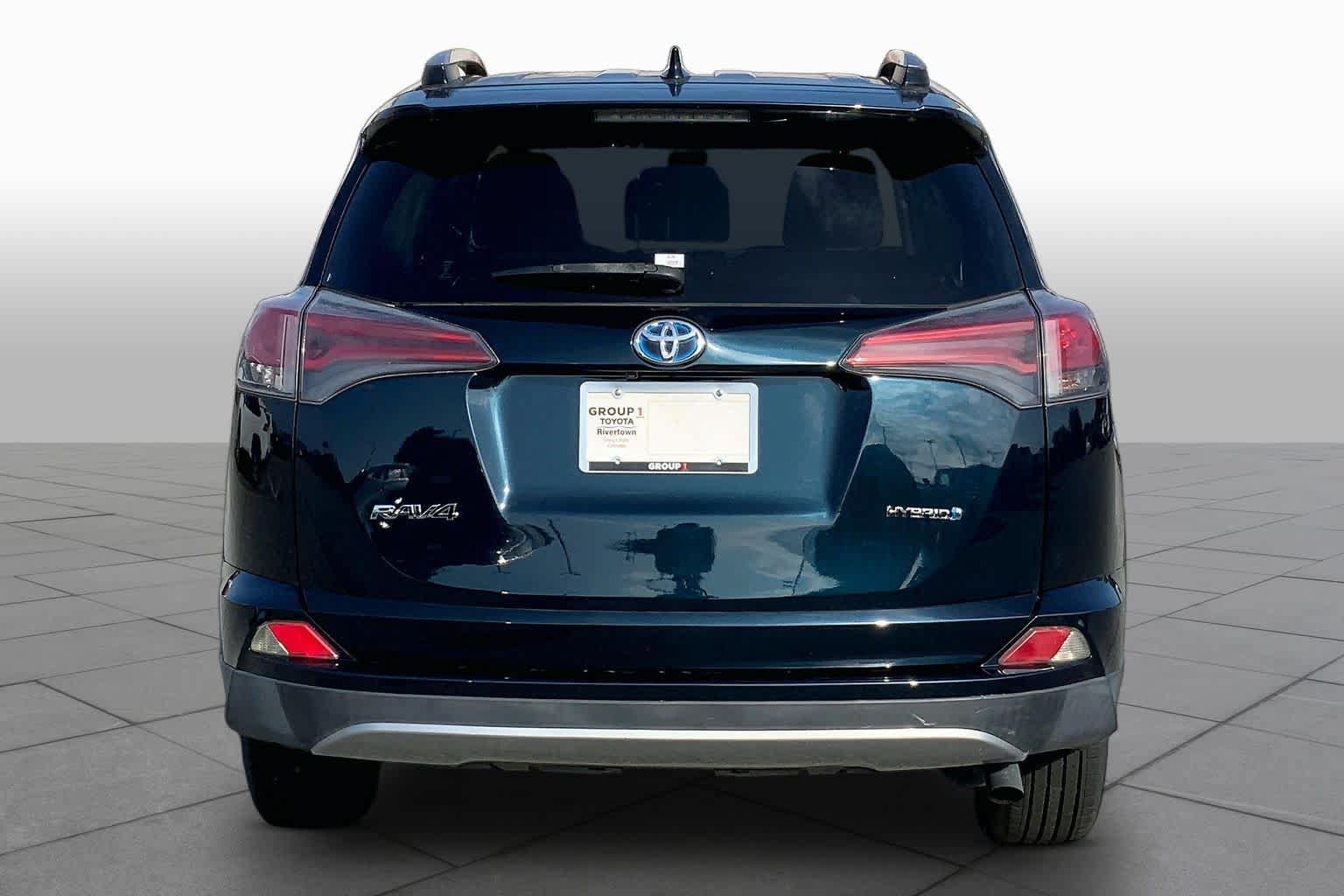 Used 2018 Toyota RAV4 LE AWD/4WD image 5