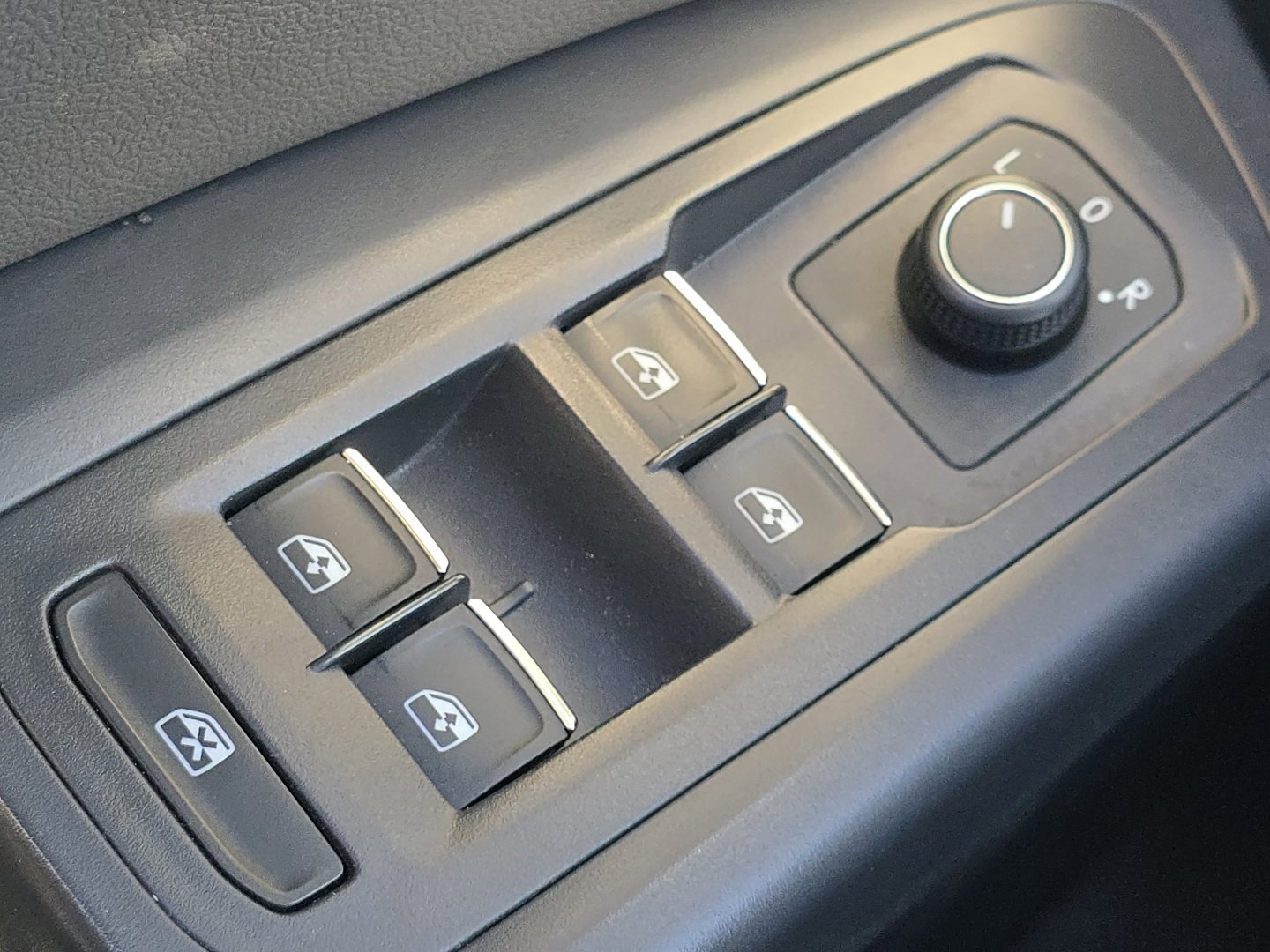 Used 2021 Volkswagen Atlas Cross Sport S image 22