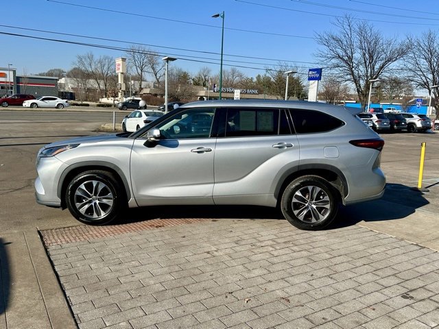 Used 2021 Toyota Highlander XLE image 4