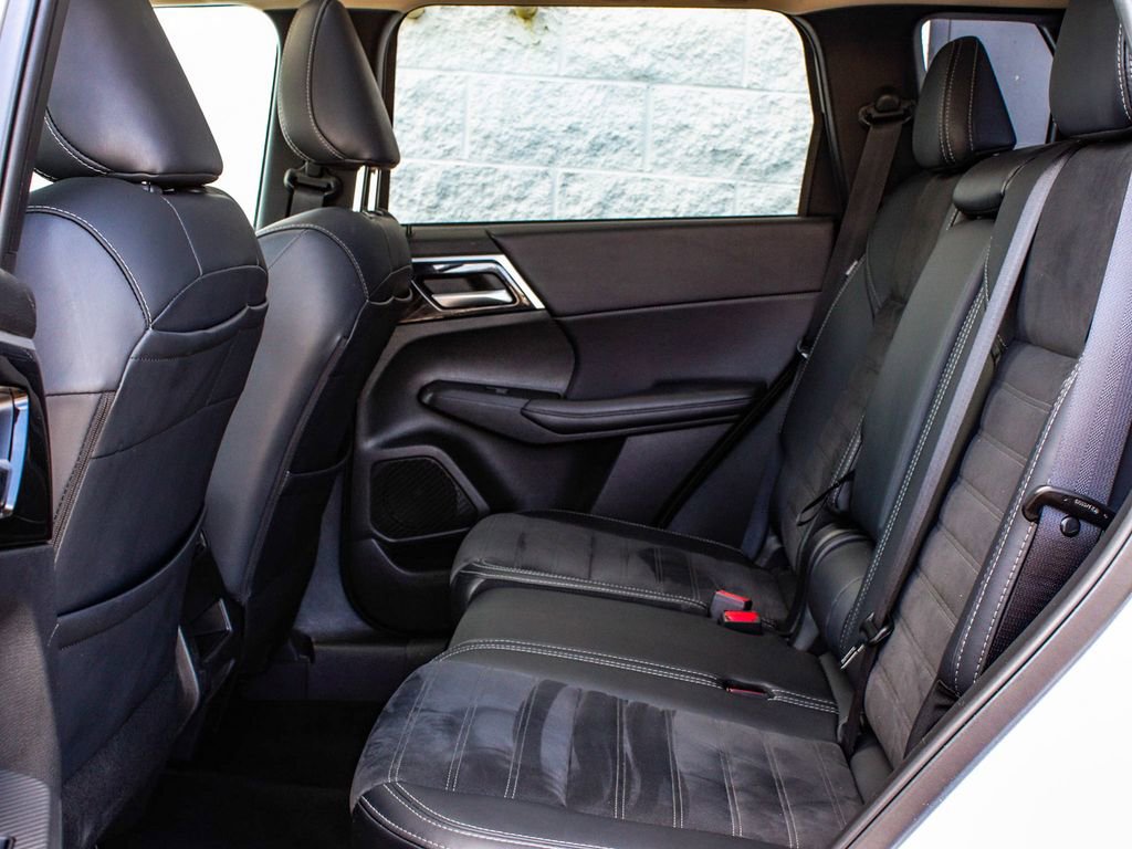 Used 2024 Mitsubishi Outlander SE image 34