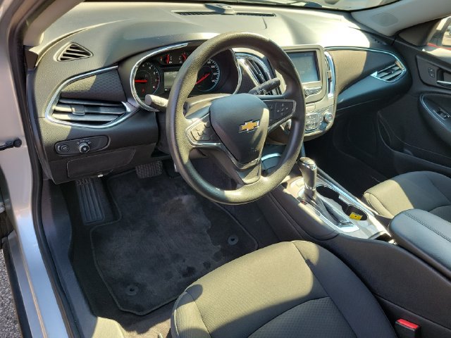 Used 2017 Chevrolet Malibu LT FWD image 15