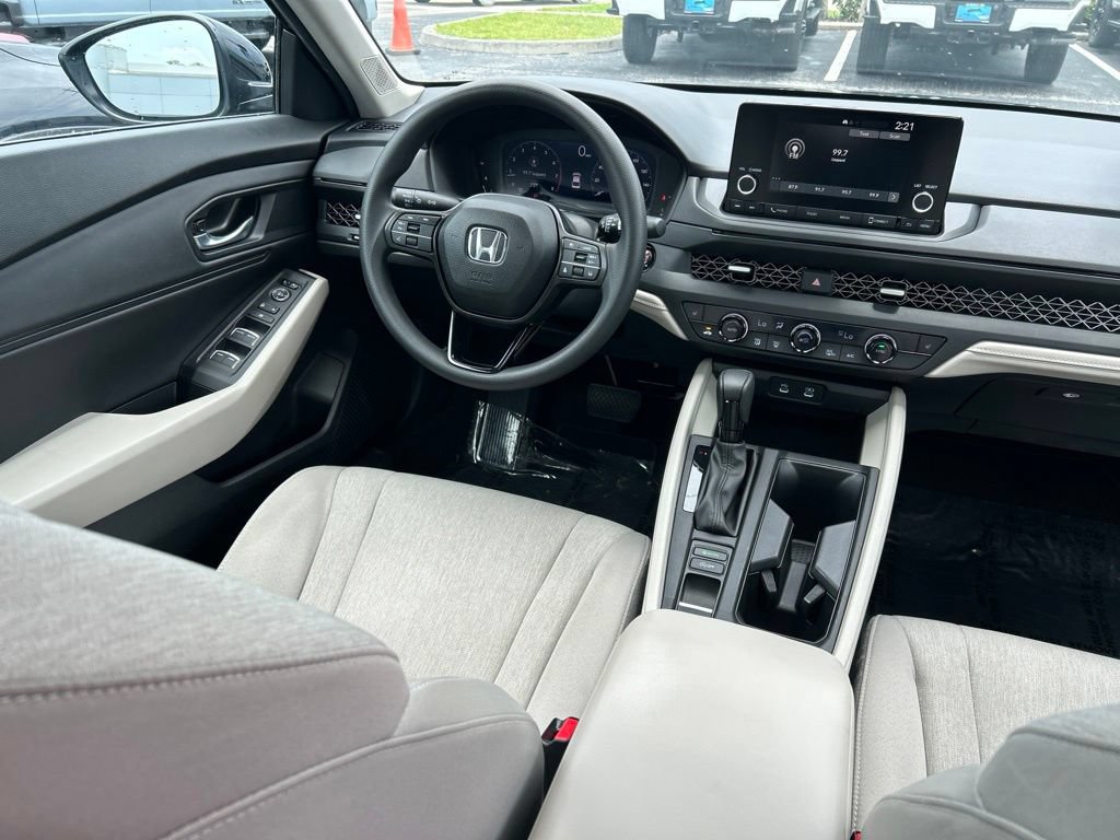 Used 2025 Honda Accord SE image 9