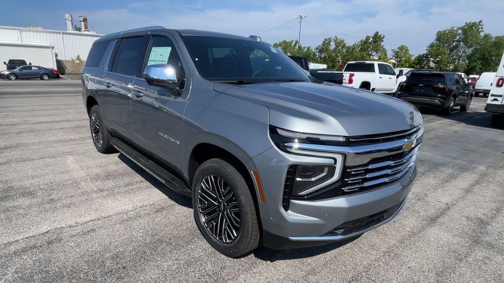 New 2025 Chevrolet Suburban Premier image 4