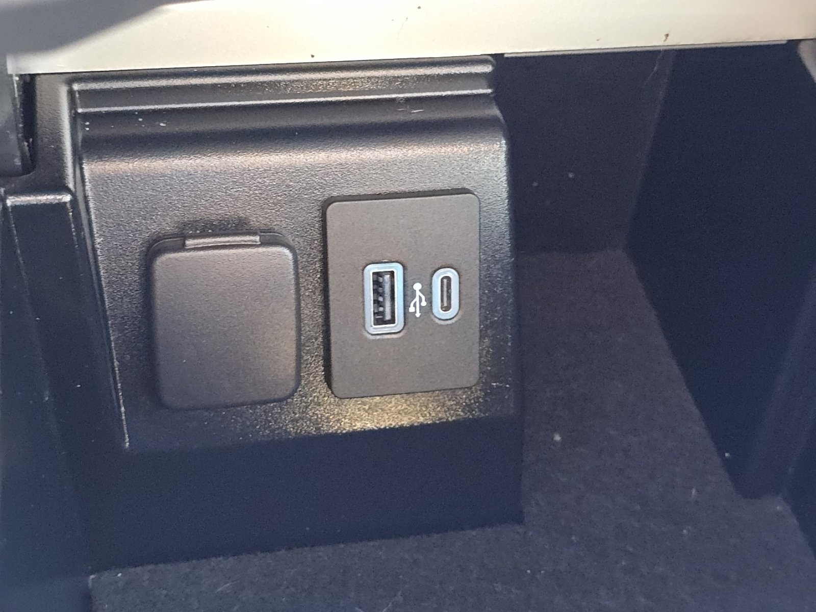 Used 2022 Ford Explorer XLT w/ Equipment Group 202A image 12