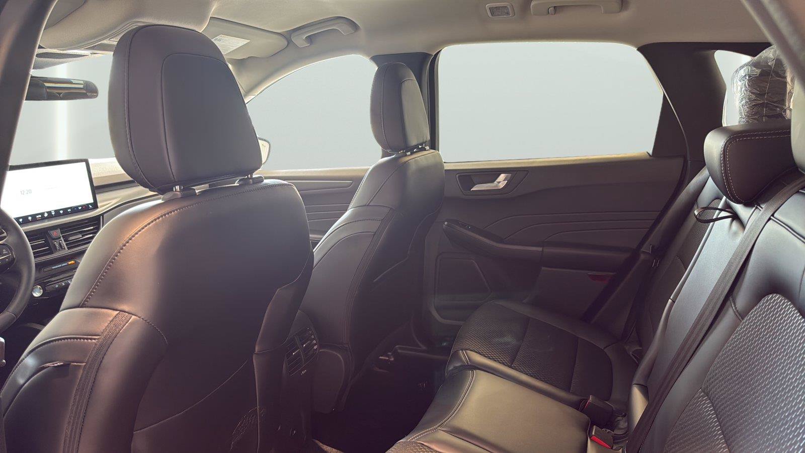 New 2025 Ford Escape SE FWD image 17
