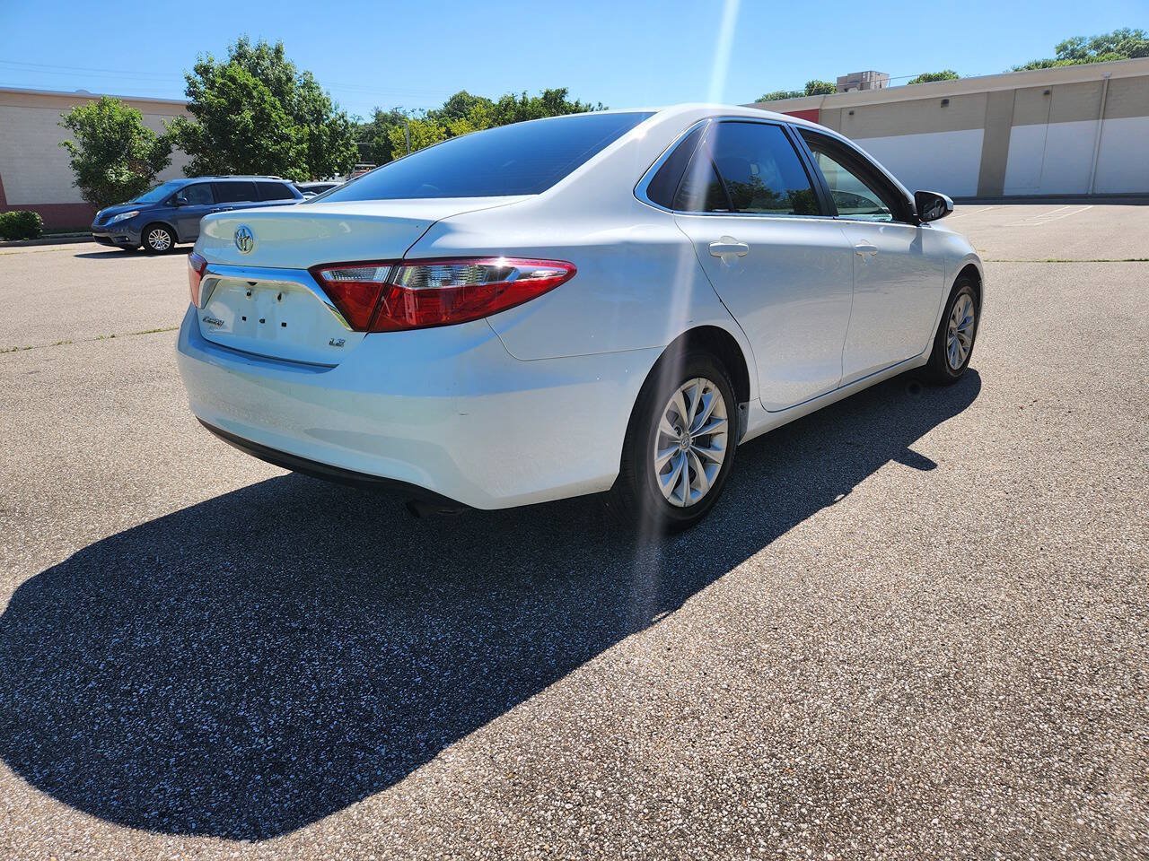 Used 2015 Toyota Camry LE FWD image 9