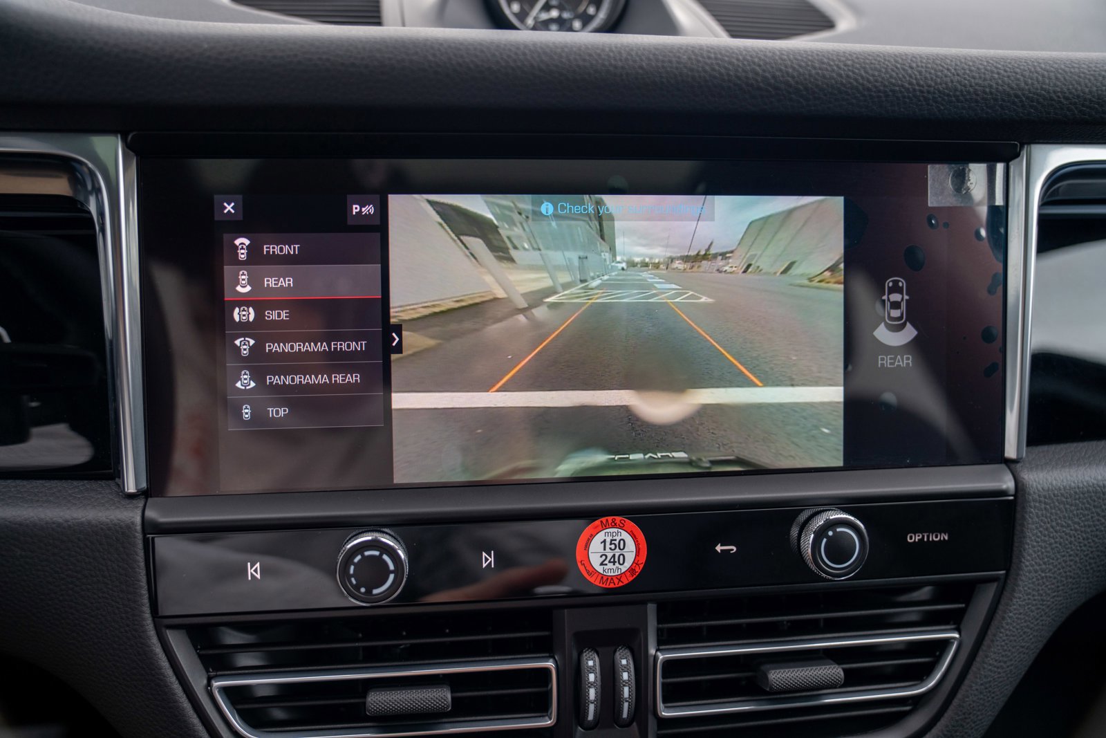 Certified 2025 Porsche Macan image 19