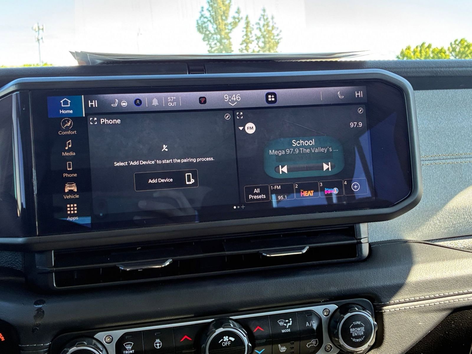 Used 2025 Jeep Wrangler Sahara AWD/4WD image 20