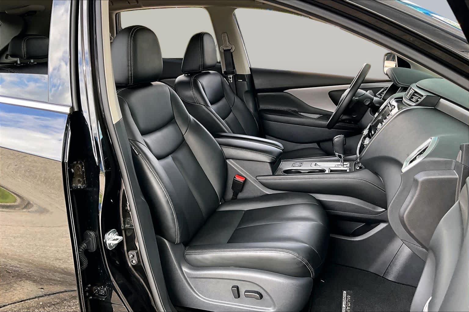 Used 2023 Nissan Murano SV w/ SV Midnight Edition Package FWD image 9