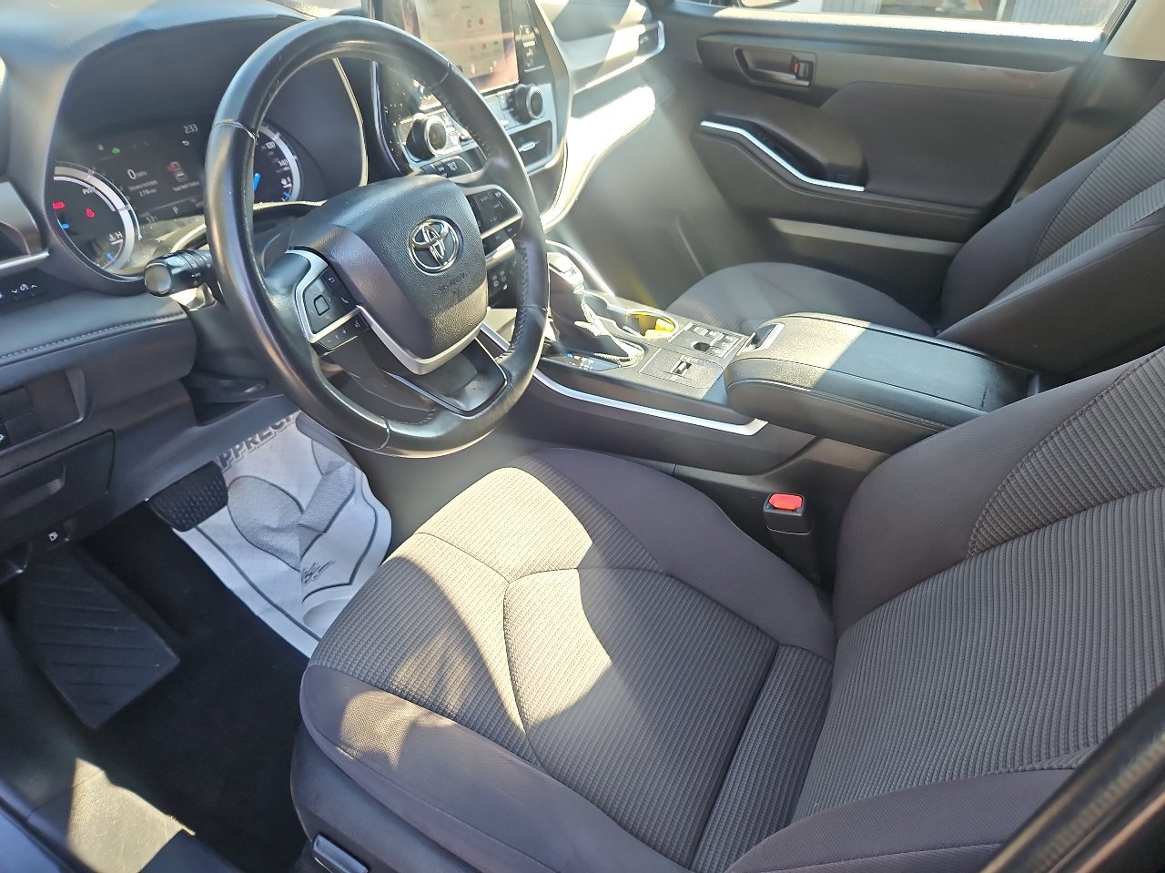Used 2023 Toyota Highlander LE image 12