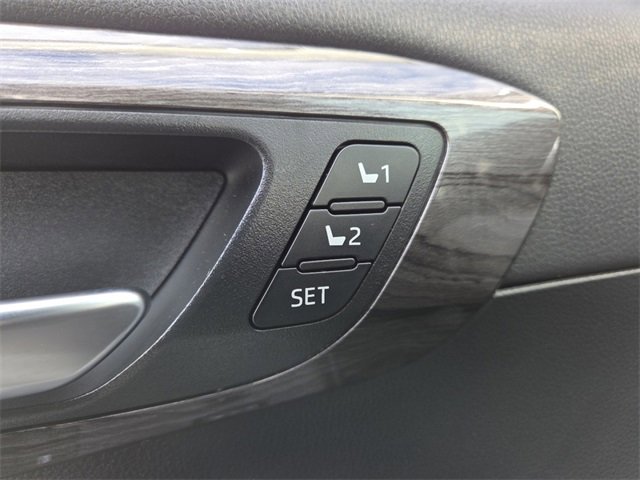 Used 2023 Toyota Highlander L image 11