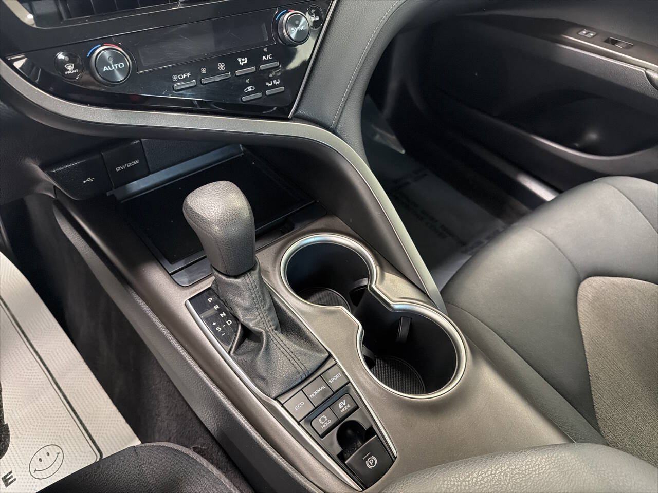 Used 2022 Toyota Camry LE FWD image 10