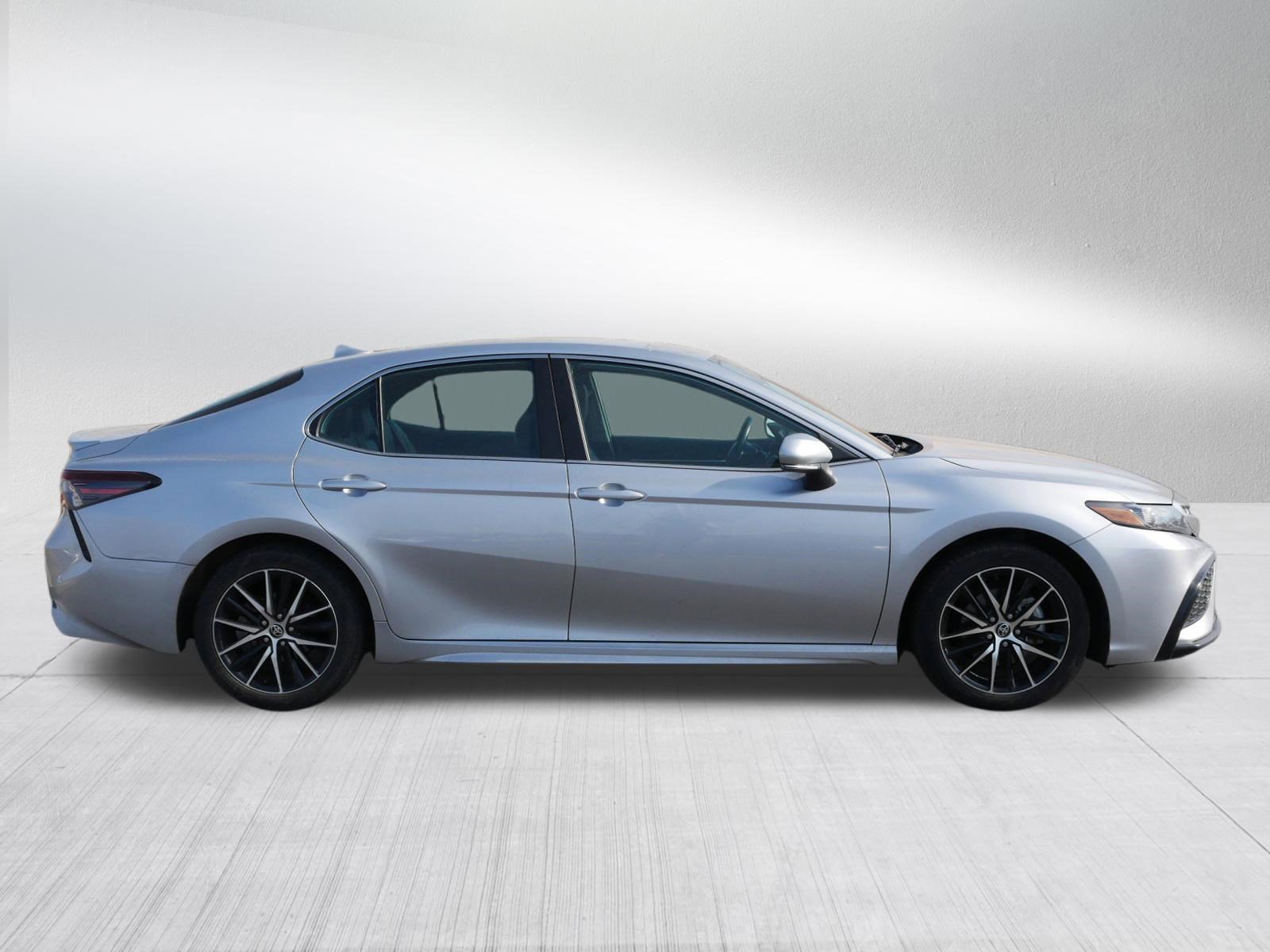 Used 2023 Toyota Camry SE FWD image 8