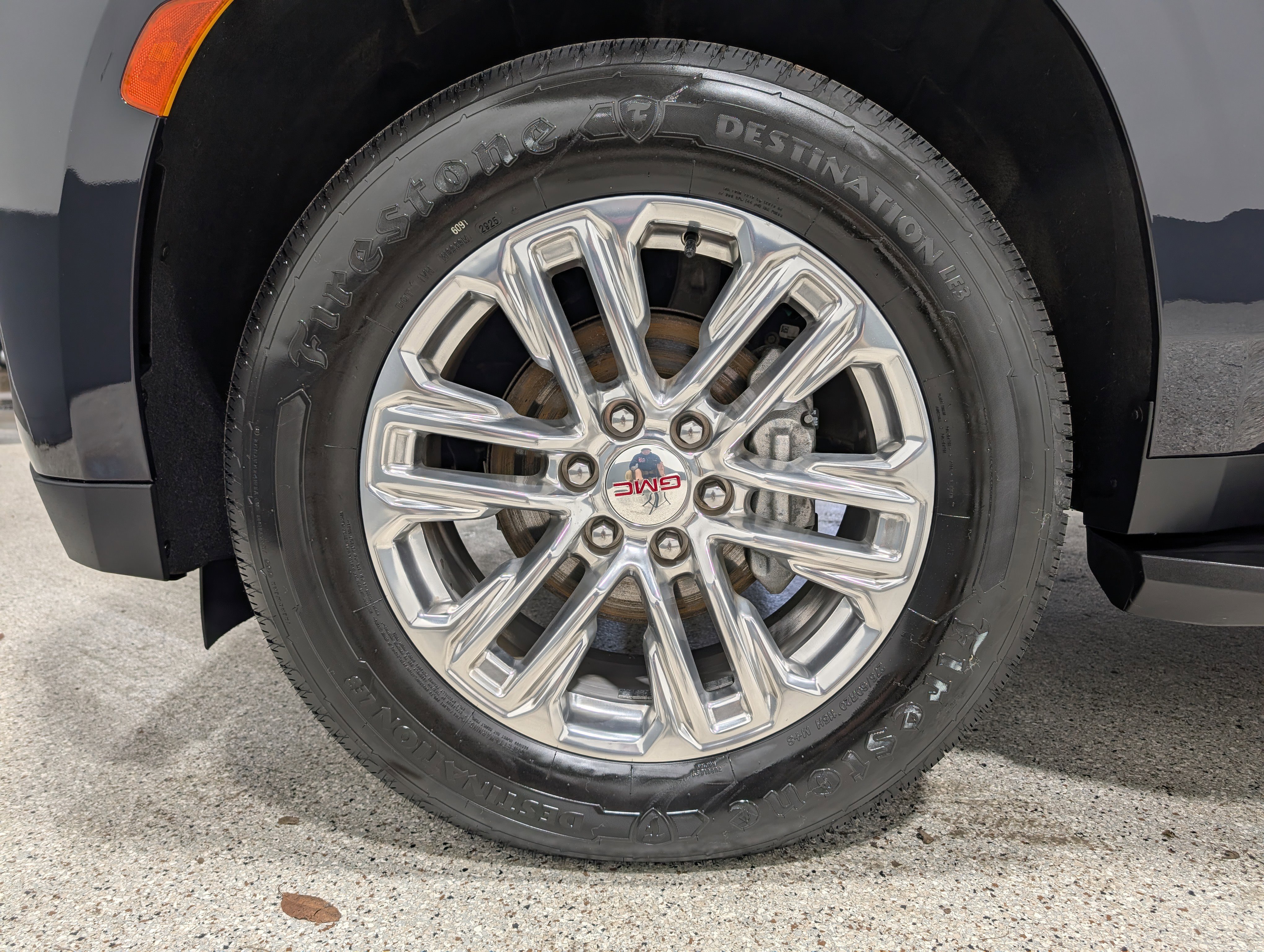 Used 2022 GMC Yukon XL SLT w/ SLT Luxury Package image 11