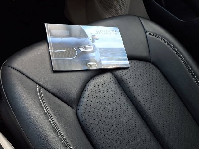 Used 2024 Chrysler Pacifica Touring-L FWD image 34