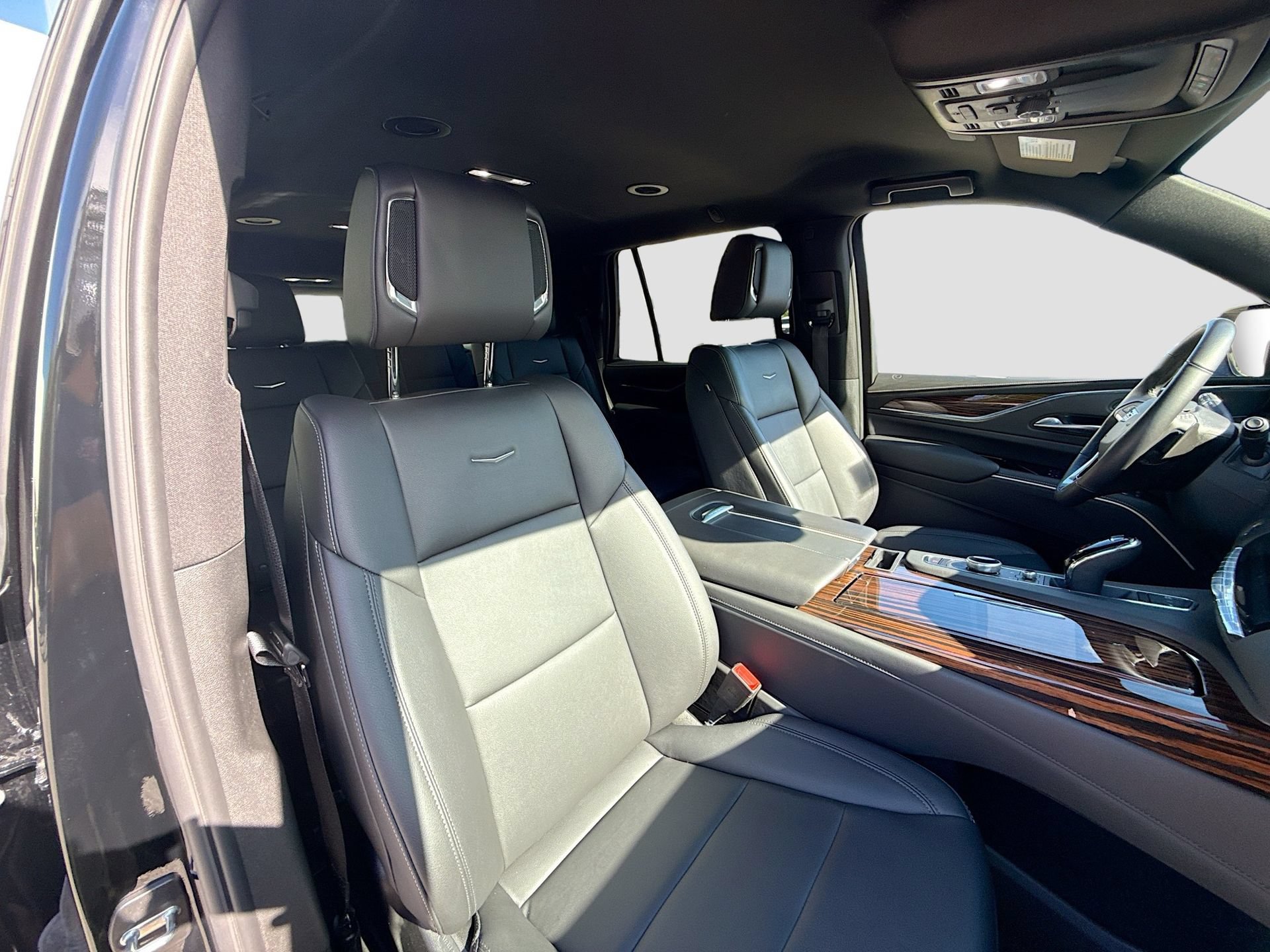 Used 2024 Cadillac Escalade Luxury AWD/4WD image 12