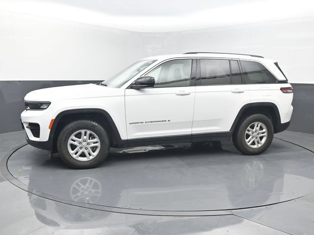 Used 2024 Jeep Grand Cherokee Laredo AWD/4WD image 2