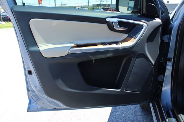 Used 2017 Volvo XC60 T6 Inscription w/ Climate Package AWD/4WD image 10