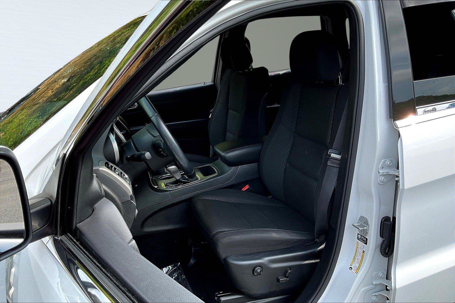 Used 2021 Jeep Grand Cherokee Laredo AWD/4WD image 26