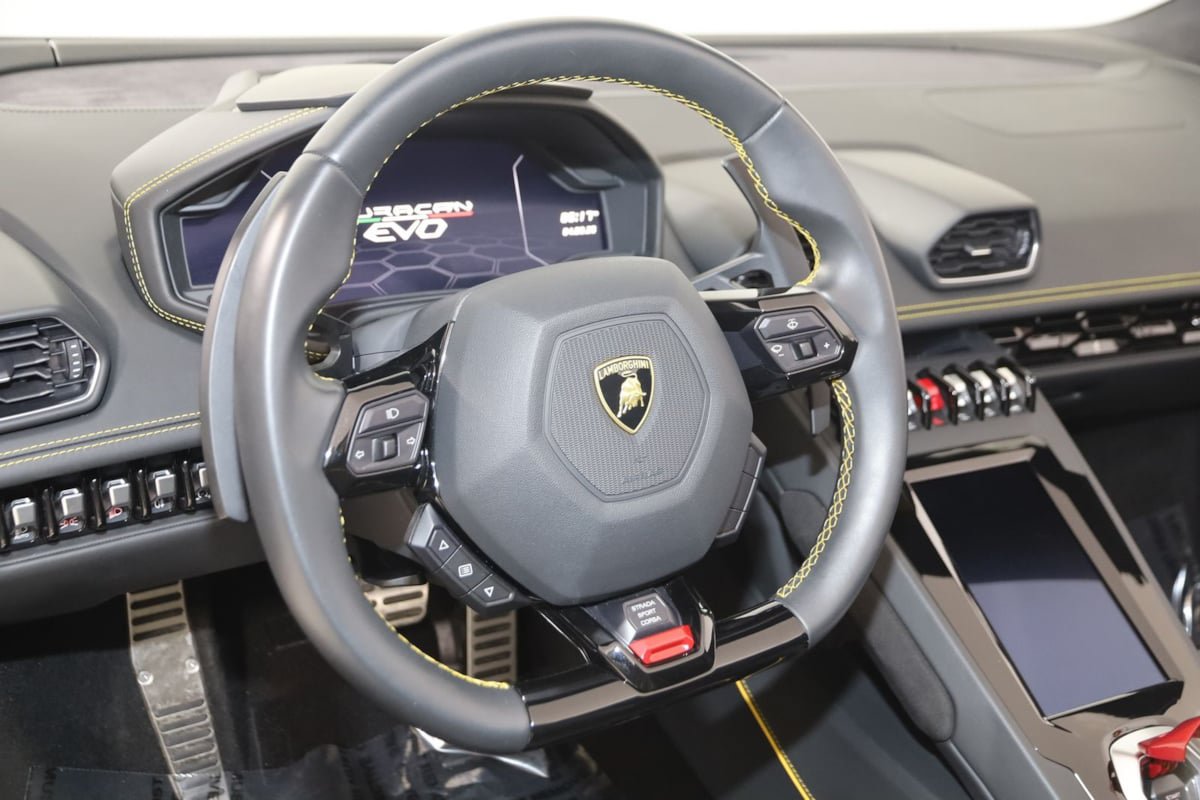 Used 2023 Lamborghini Huracan EVO RWD image 7