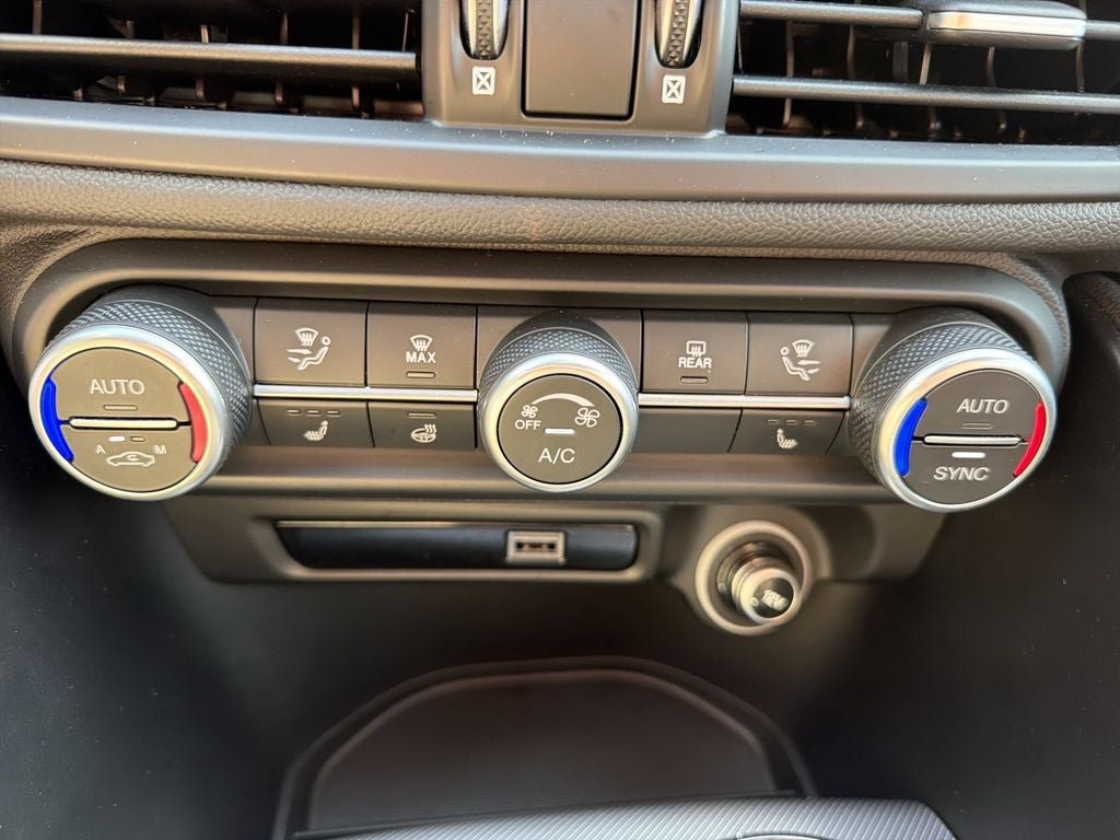 Used 2024 Alfa Romeo Giulia Veloce RWD image 21