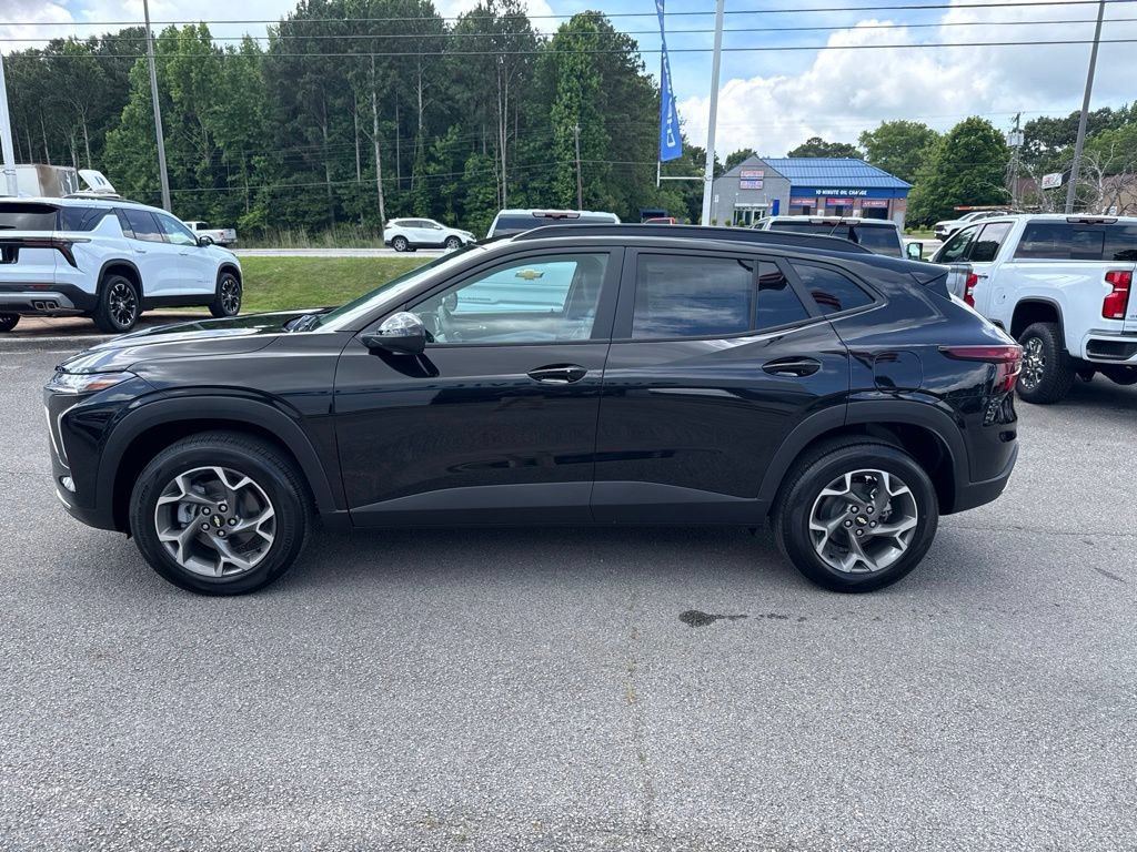 New 2026 Chevrolet Trax LT w/ LT Convenience Package FWD image 3