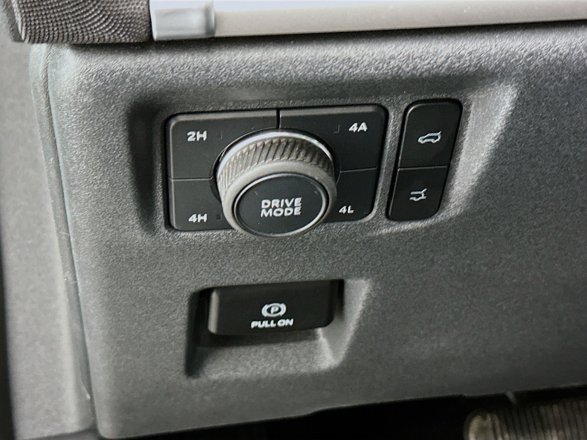 Used 2025 Ford Expedition Active AWD/4WD image 17