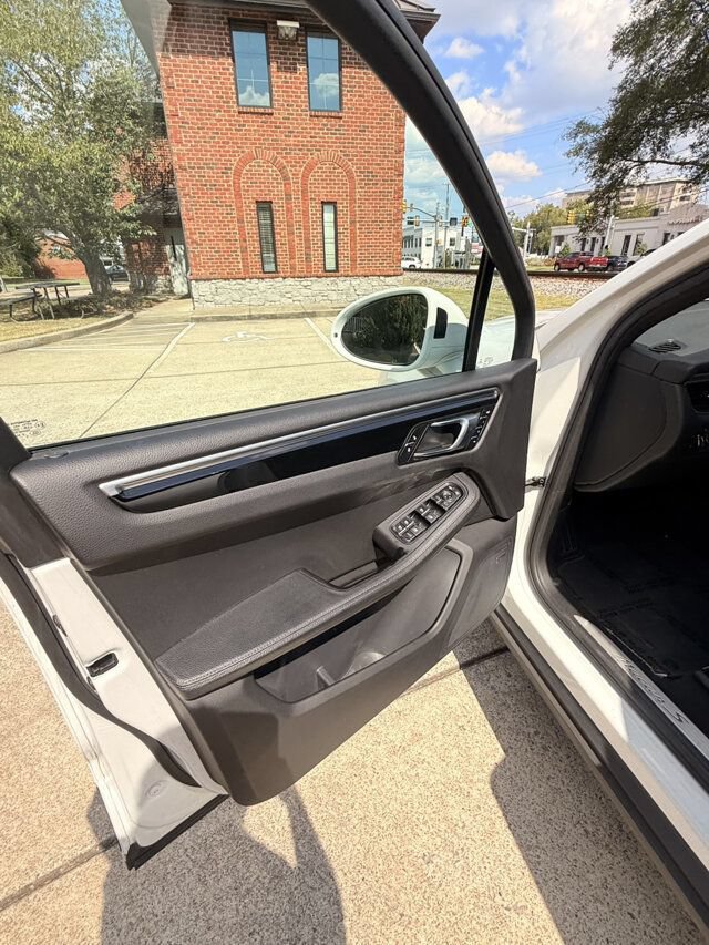 Used 2018 Porsche Macan S AWD/4WD image 11