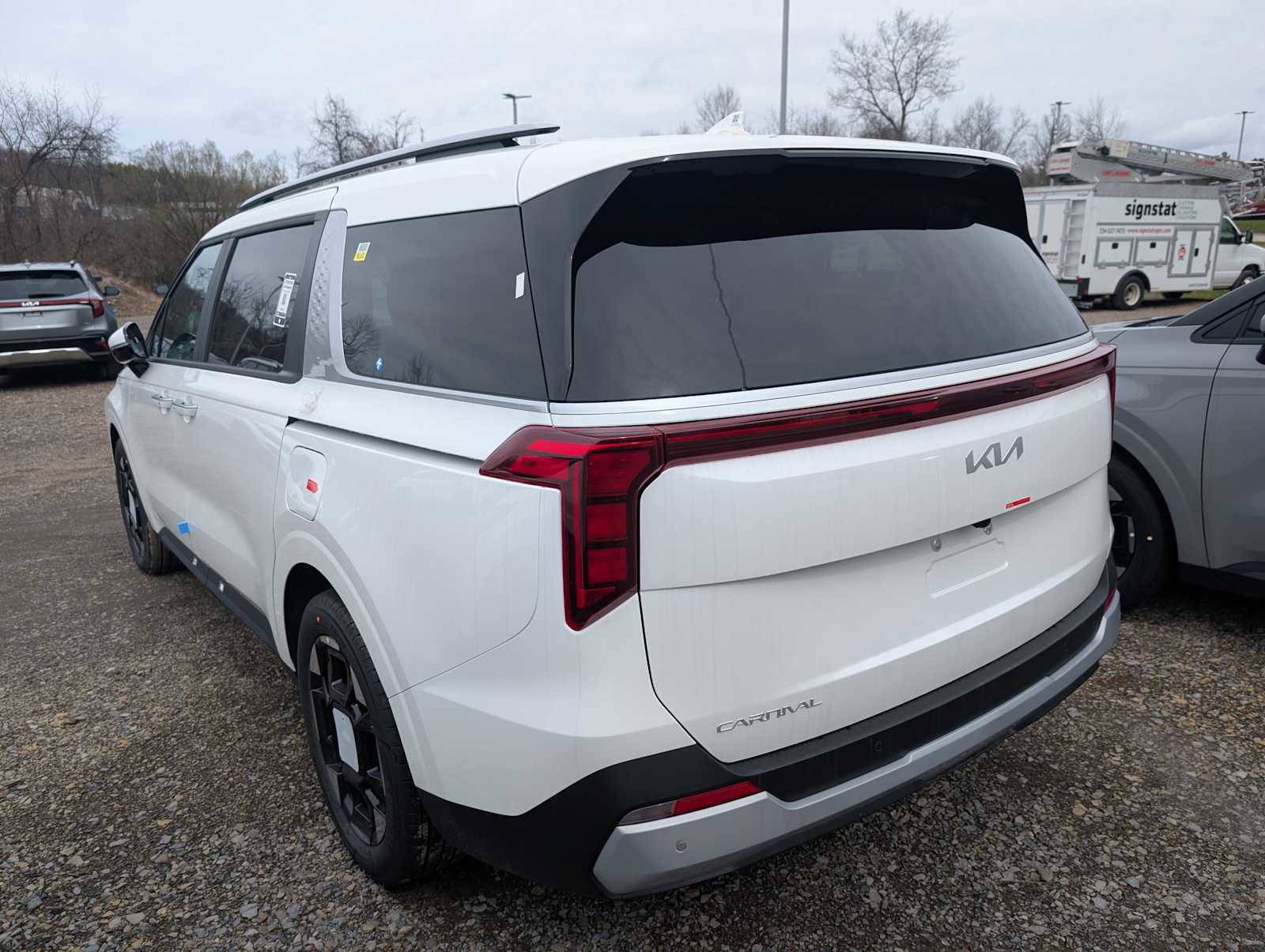 New 2026 Kia Carnival EX FWD image 8